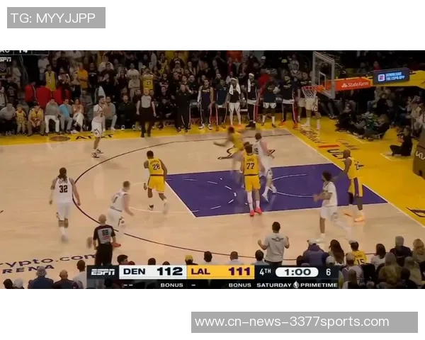 詹姆斯关键时刻暂停指挥队友成功防守上演致命抢断精彩瞬间